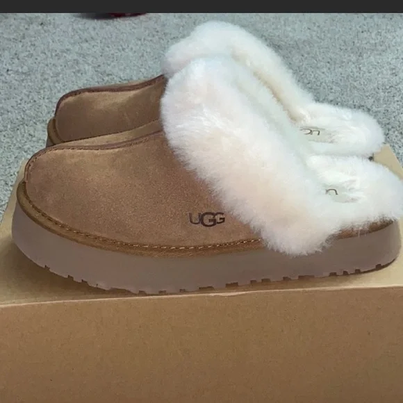 BRAND NEW IN BOX UGG DISQUETTE SLIPPERS SZ 7